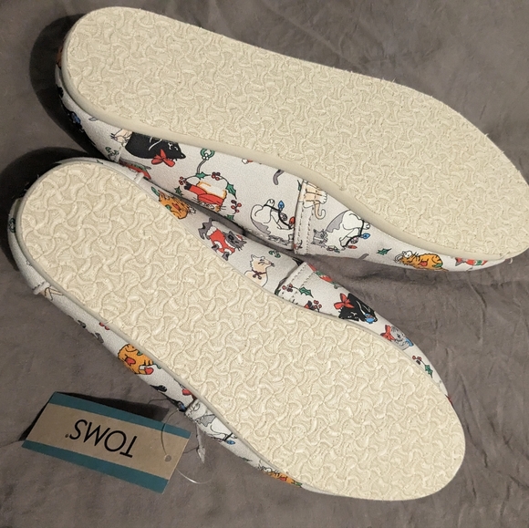NWT Women's Christmas Toms - Picture 3 of 3